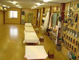 張り加工場