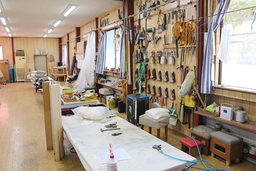 張り加工場